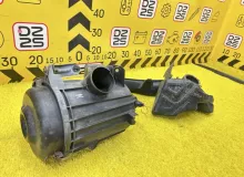 Корпус воздушного фильтра TOYOTA HIACE 2007 1770030160 KDH205V 2KDFTV, передний