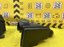 Корпус воздушного фильтра TOYOTA LAND CRUISER 2003 1770050170 UZJ100W 2UZFE, передний