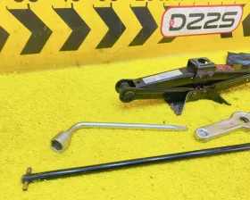 Поддомкратник/ домкрат Nissan