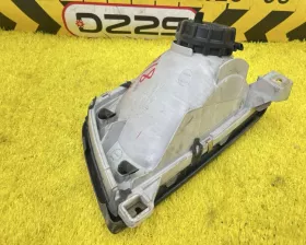 Фара Nissan