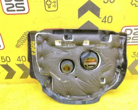 Пластиковая крышка на двс MAZDA