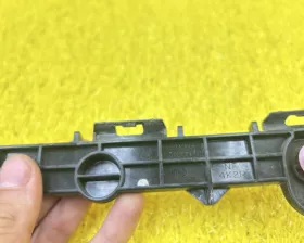 Крепление бампера TOYOTA