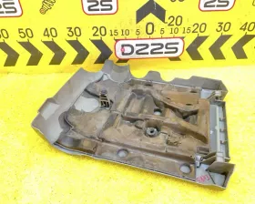 Пластиковая крышка на двс TOYOTA