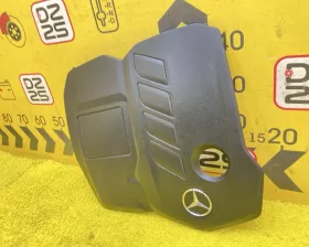 Пластиковая крышка на двс Mercedes-Benz