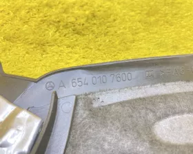 Пластиковая крышка на двс Mercedes-Benz