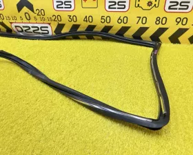 Молдинг лобового стекла Toyota