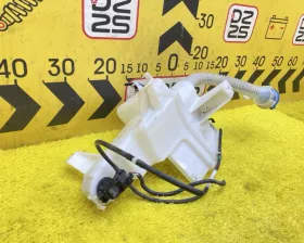 Бачок стеклоомывателя Toyota
