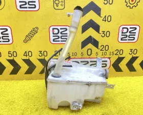 Бачок стеклоомывателя Toyota