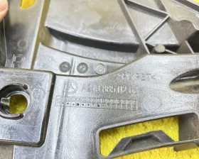 Крепление бампера Mercedes-Benz