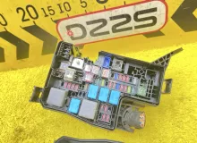 Блок предохранителей TOYOTA HARRIER 2015 8263042020 ZSU60W 3ZRFAE, передний