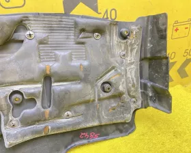 Пластиковая крышка на двс Land Rover