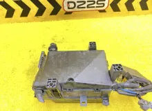 Блок предохранителей TOYOTA LAND CRUISER 2003 8272060090 UZJ100W 2UZFE, передний