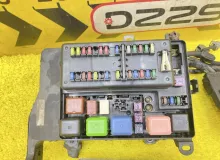 Блок предохранителей TOYOTA LAND CRUISER 2003 8272060090 UZJ100W 2UZFE, передний
