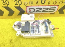 Блок предохранителей TOYOTA LAND CRUISER 2003 8273360130 UZJ100W 2UZFE, передний