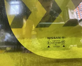 Стекло собачника NISSAN