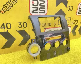 Консоль магнитофона Toyota