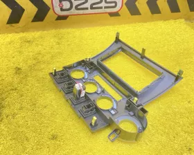 Консоль магнитофона Toyota