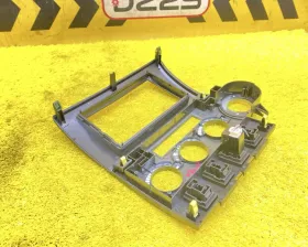 Консоль магнитофона Toyota