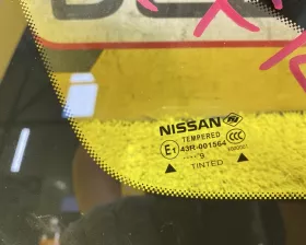 Стекло форточка NISSAN