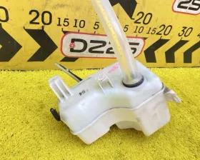 Бачок стеклоомывателя Toyota