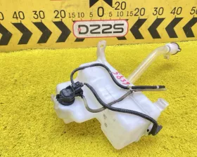 Бачок стеклоомывателя Toyota