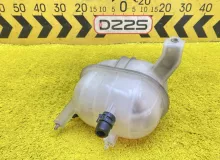 Бачок расширительный TOYOTA HIACE 2009 1647075121 KDH206V 1KDFTV, передний