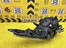 Фара TOYOTA ESQUIRE 2015 8117028D21 ZRR85G 3ZRFAE, передняя левая