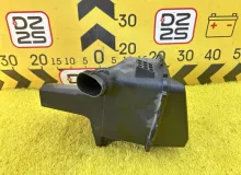 Корпус воздушного фильтра TOYOTA VOXY 2014 1775037080 ZWR80G 2ZRFXE, передний