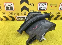 Корпус воздушного фильтра TOYOTA VOXY 2014 1775037080 ZWR80G 2ZRFXE, передний