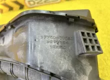 Корпус воздушного фильтра TOYOTA VOXY 2014 1775037080 ZWR80G 2ZRFXE, передний