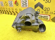 Корпус воздушного фильтра TOYOTA ESQUIRE 2015 1770037292 ZWR80G 2ZRFXE, передний