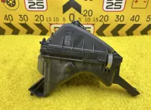 Корпус воздушного фильтра TOYOTA VOXY 2014 1770037292 ZWR80G 2ZRFXE, передний