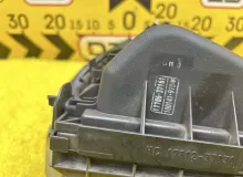 Корпус воздушного фильтра TOYOTA VOXY 2014 1770037292 ZWR80G 2ZRFXE, передний