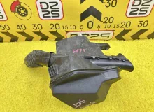 Корпус воздушного фильтра TOYOTA ESQUIRE 2015 1775037080 ZWR80G 2ZRFXE, передний