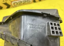 Корпус воздушного фильтра TOYOTA ESQUIRE 2015 1775037080 ZWR80G 2ZRFXE, передний