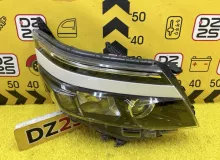 Фара TOYOTA VOXY 2014 8113028D20 ZWR80G 2ZRFXE, передняя правая