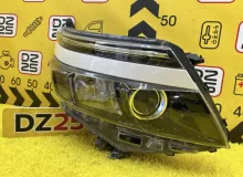 Фара TOYOTA VOXY 2014 8113028D20 ZWR80G 2ZRFXE, передняя правая