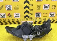 Фара TOYOTA VOXY 2014 8113028D20 ZWR80G 2ZRFXE, передняя правая