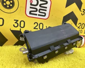 Подушка безопасности для колен Toyota