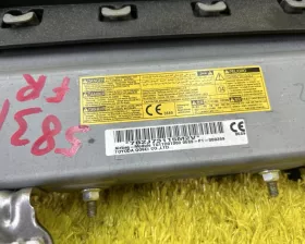 Подушка безопасности для колен Toyota