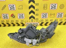 Фара TOYOTA ESQUIRE 2015 8113028F71 ZWR80G 2ZRFXE, передняя правая