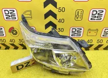 Фара TOYOTA ESQUIRE 2015 8113028F71 ZWR80G 2ZRFXE, передняя правая