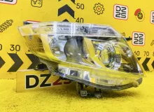 Фара TOYOTA ESQUIRE 2015 8113028F71 ZRR85G 3ZRFAE, передняя правая