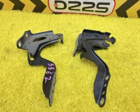 Петля капота Toyota