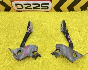 Петля капота Toyota