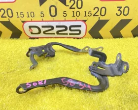 Петля капота Toyota