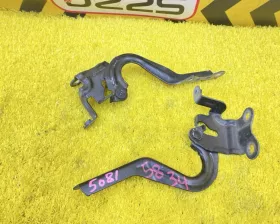 Петля капота Toyota