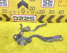 Петля капота Toyota