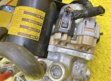 Блок abs LEXUS CT200H 2012 4707012020 ZWA10 2ZRFXE, передний
