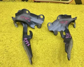 Петля капота Toyota